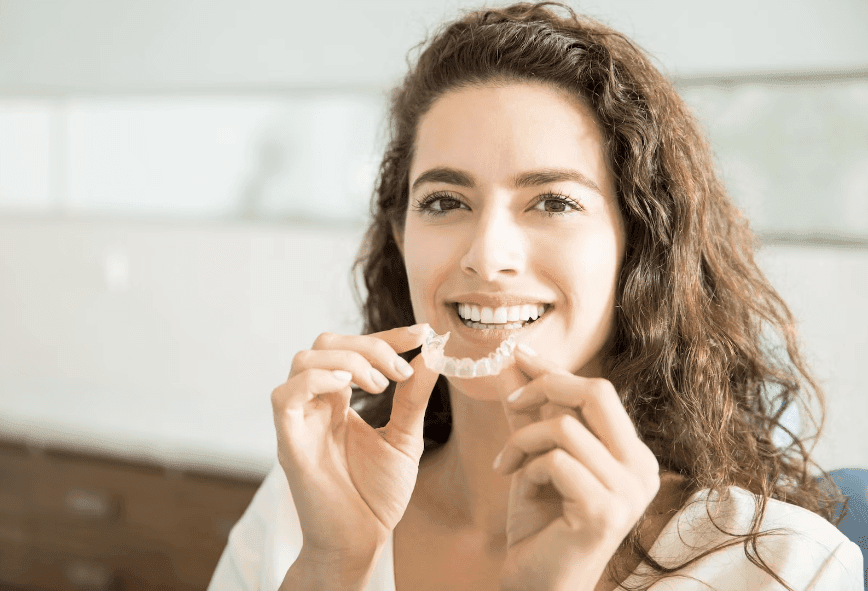 Ortodonzia trasparente: come risolvere il problema di affollamento/allineamento dentale? 1 Ortodonzia trasparente per risolvere affollamento dentale